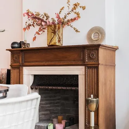 Traditional Chic, High Ceilings' Aircos And Garage Apartment *