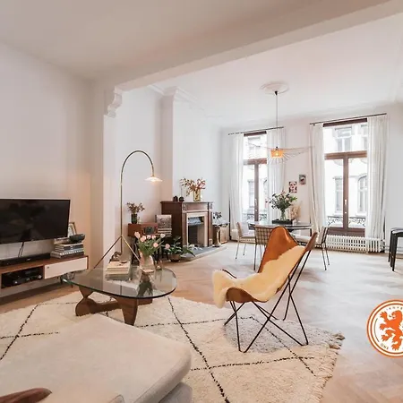 Apartment Traditional Chic, High Ceilings' Aircos And Garage *