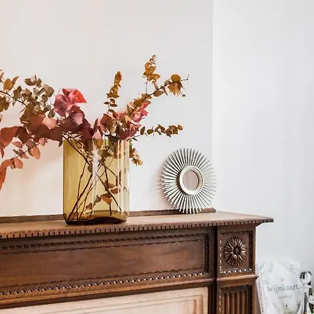 Traditional Chic, High Ceilings' Aircos And Garage Apartamento Antuérpia