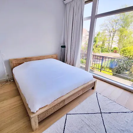 Traditional Chic, High Ceilings' Aircos And Garage *